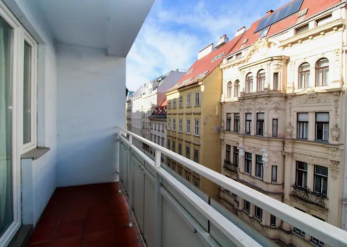 Balcony - Next To Opera 公寓 *